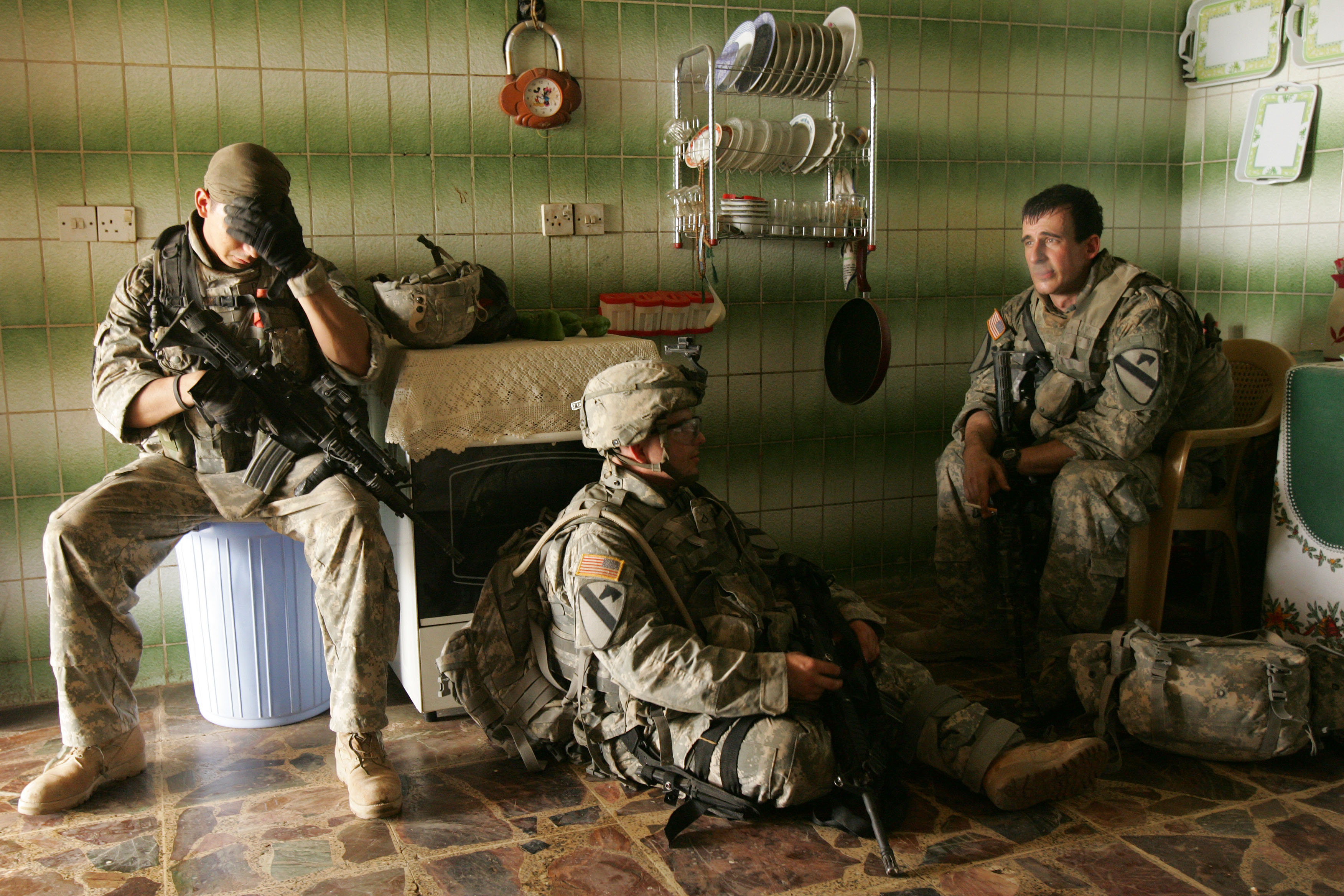 Detaining insurgent, Iraq